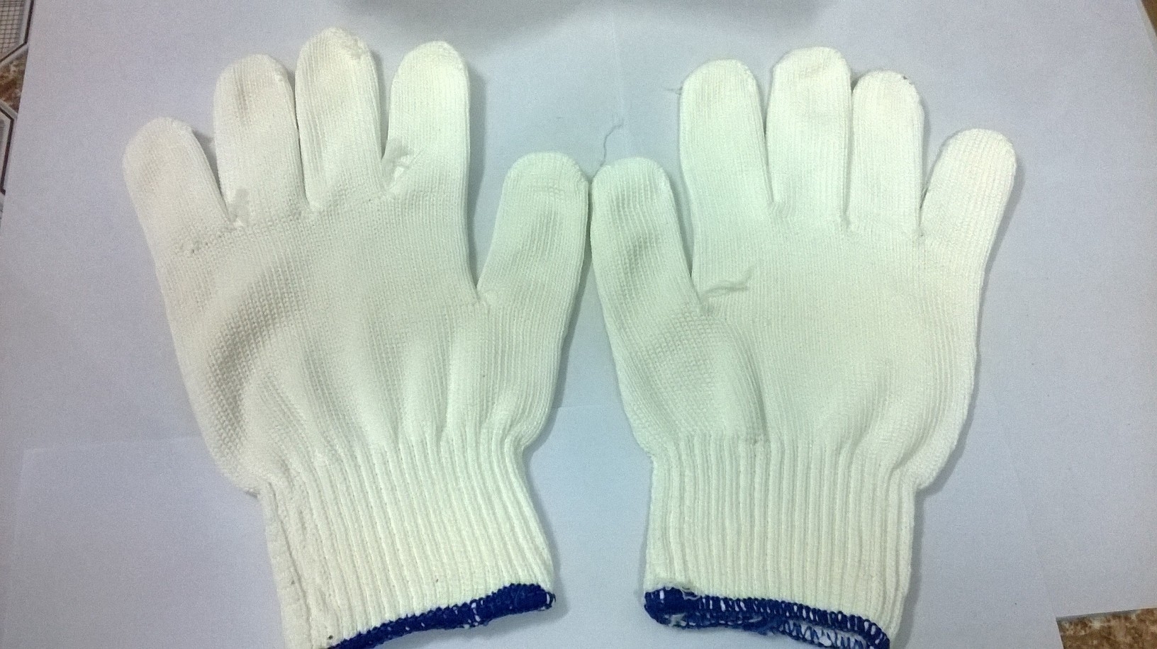 White poly fiber gloves