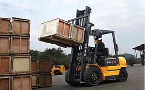 Lift truck transport