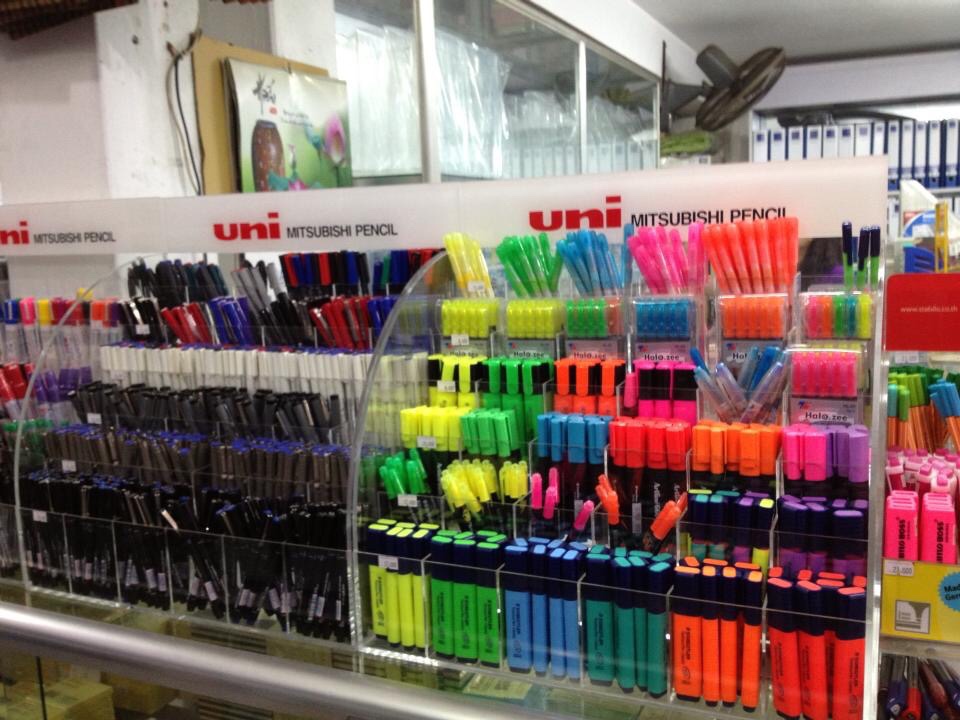 Pen shelf