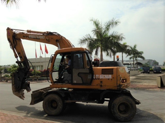 3-5 Nguyen Van Linh construction