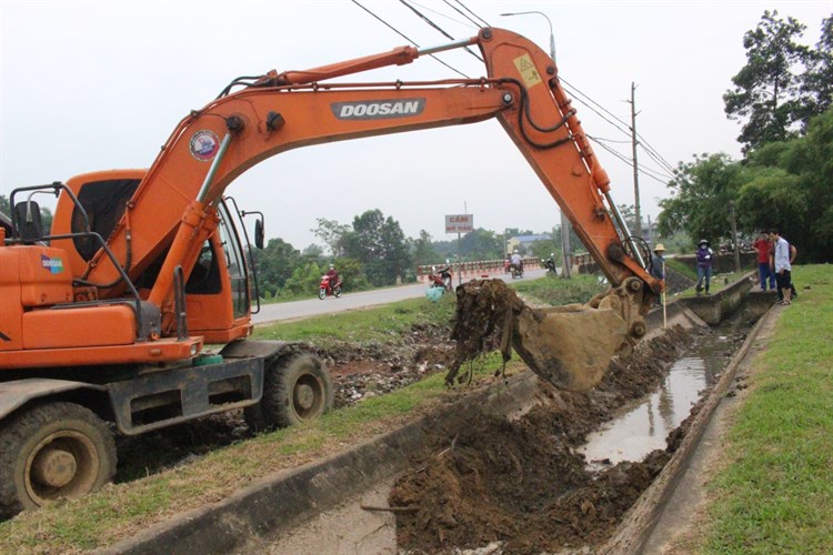 Excavator rental