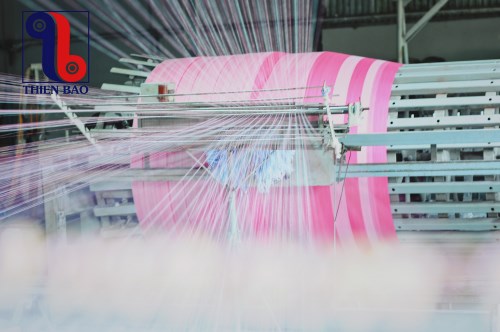 Threading yarns