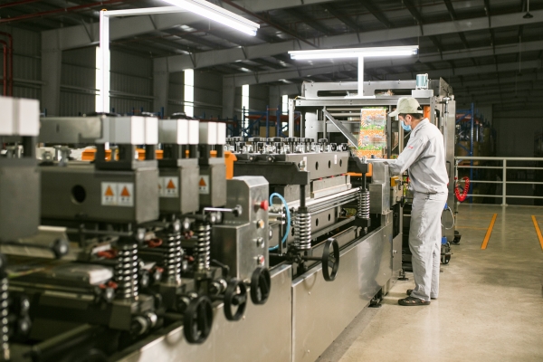 Cutting and pasting machine