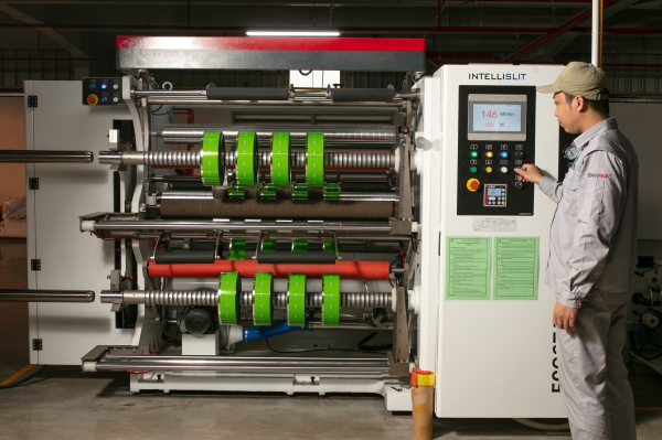 Roll dividing machine
