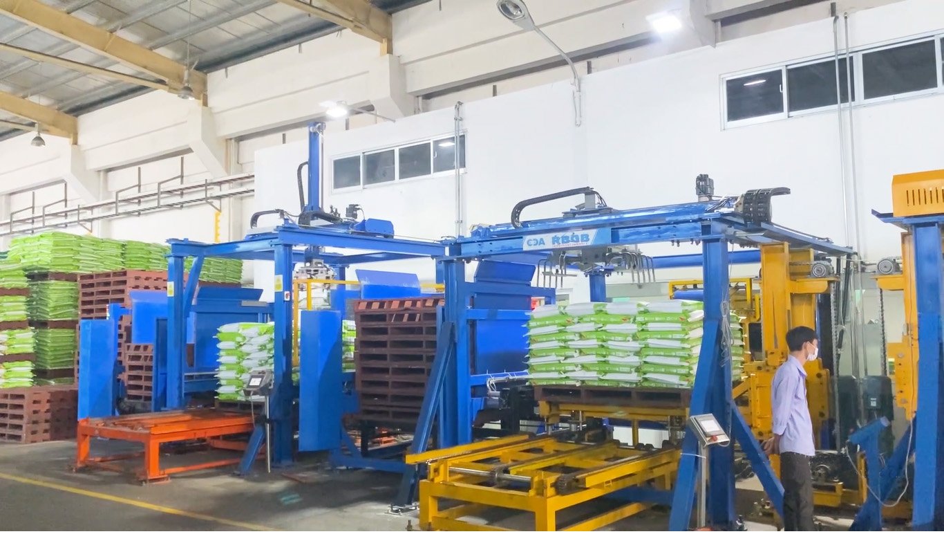 Automatic bag picking and sorting robot