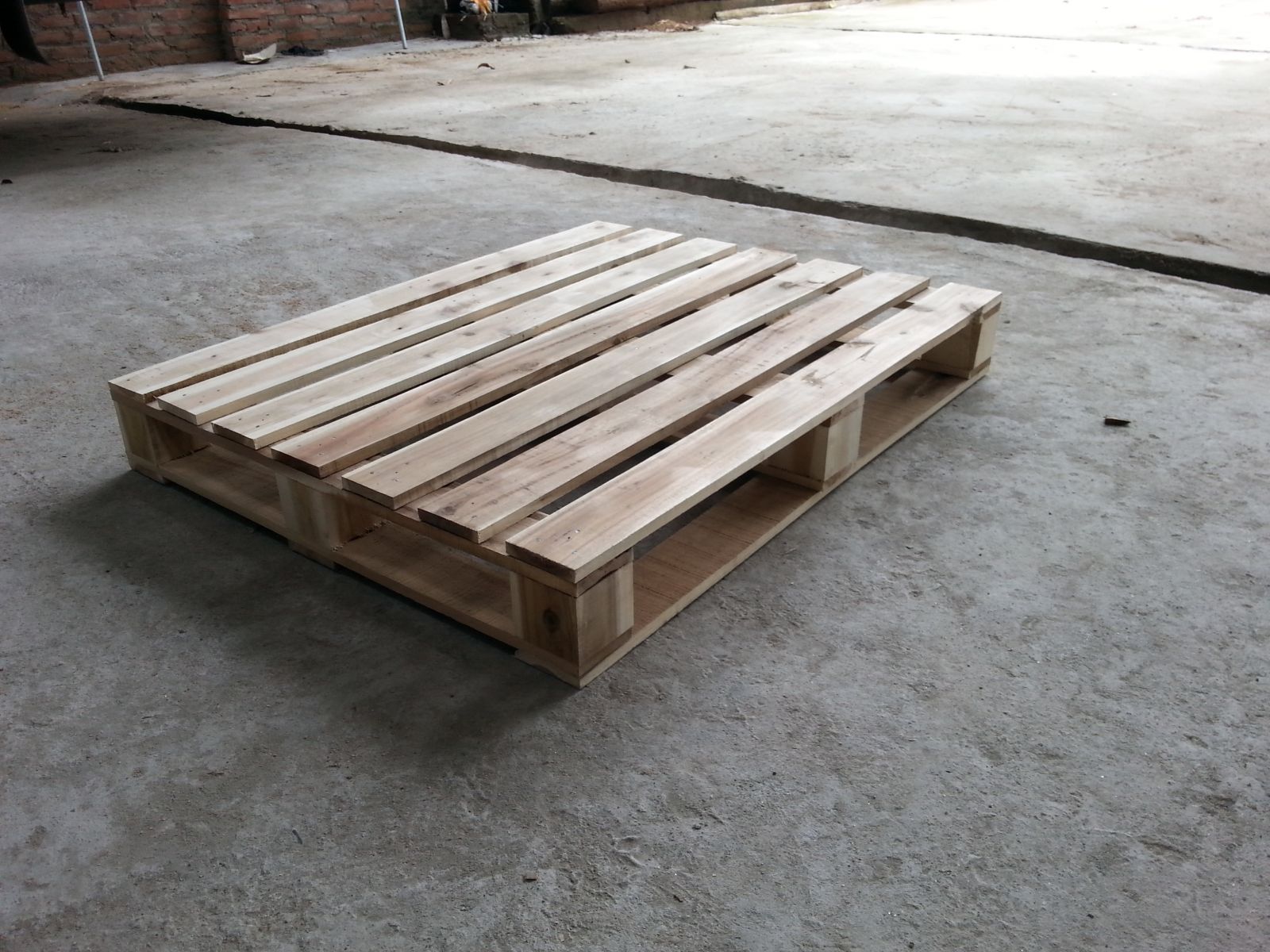 Wood pallet