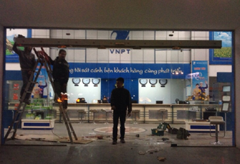 Automatic glass door