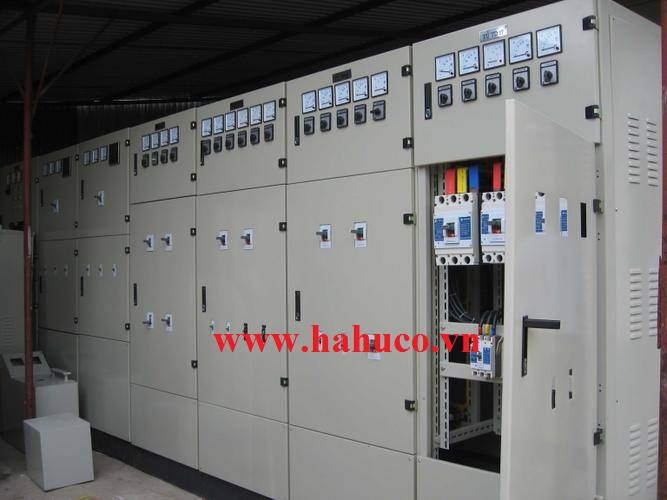 Power distribution panel