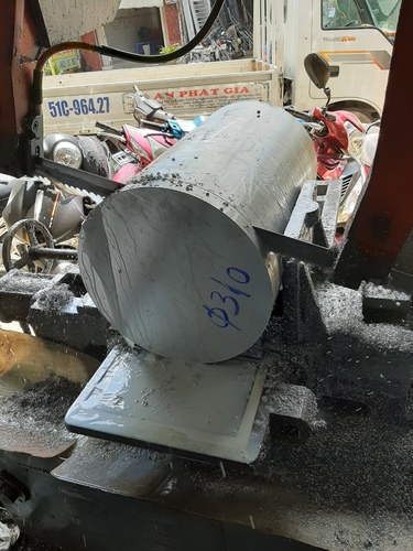 Aluminum round bar 310 mm