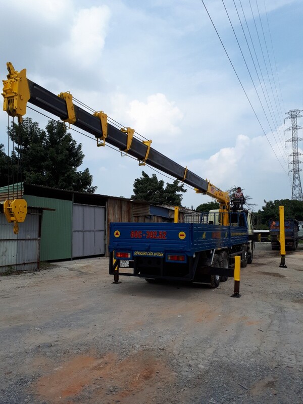 Cargo lifting and hoisting service