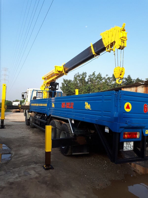 Cargo lifting and hoisting service