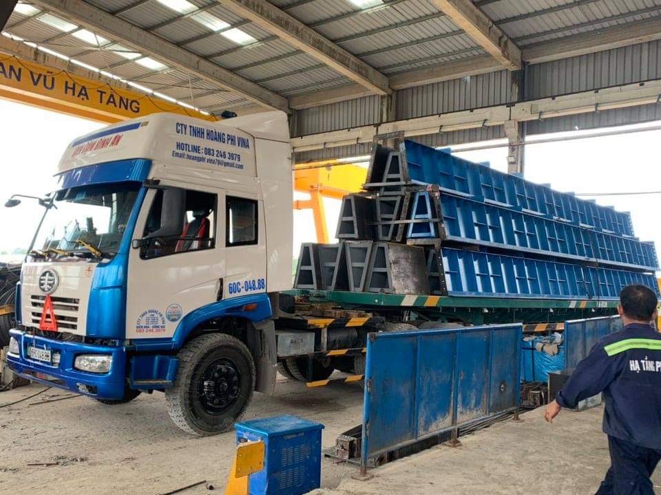 Hoang Phi transport