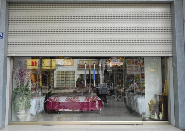 Rolling door