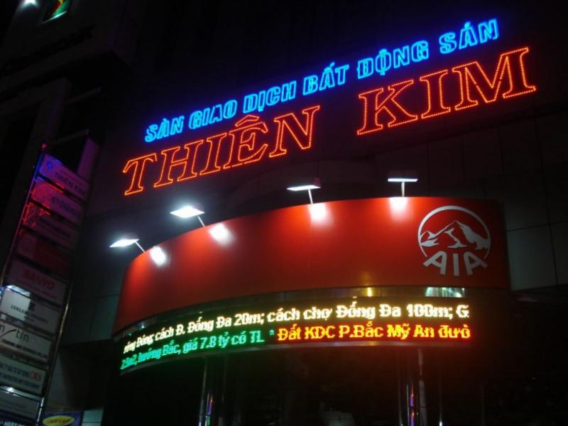 Electronic advertising board