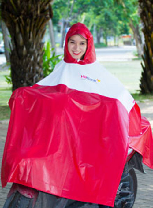 Bat-wing raincoat