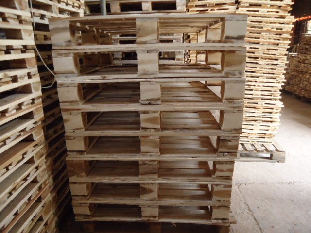 4-way wood pallets