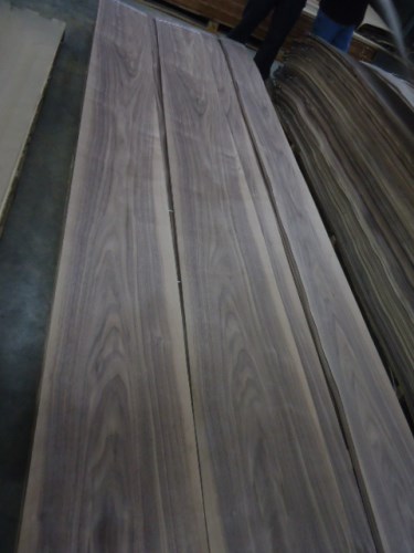 Walnut sliced veneer