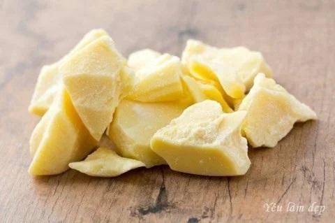 Raw cocoa butter