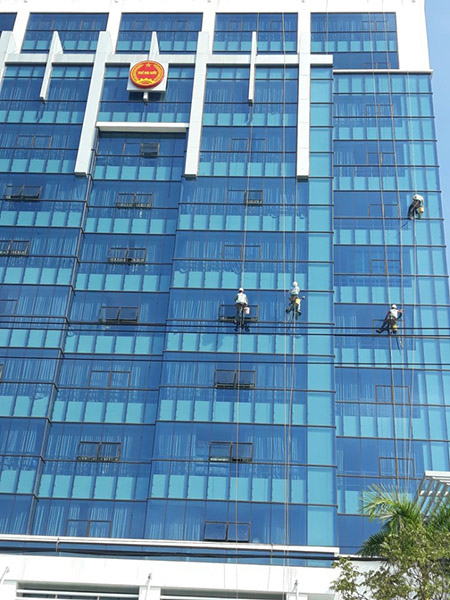 High-rise window cleaning