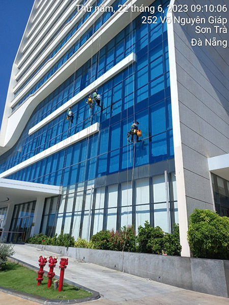 High-rise window cleaning