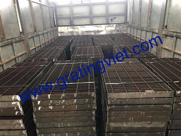 Grating trench drain grating covers