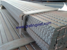 Serrated flat bars