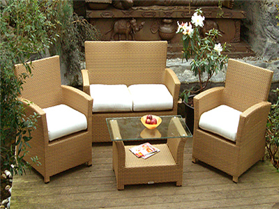 Poly rattan table & chair