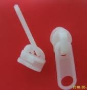 Plastic zipper slider