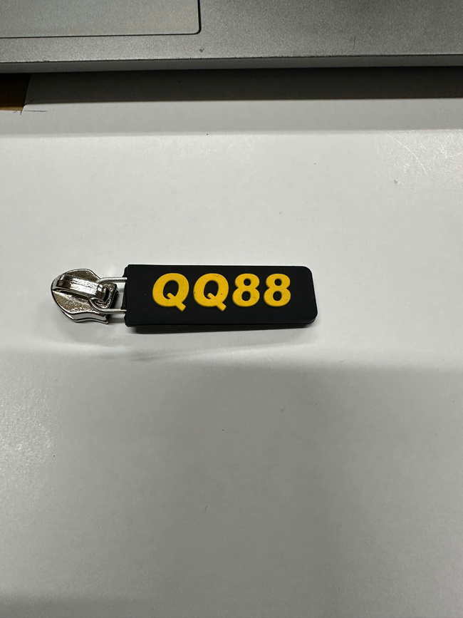 Zipper pull