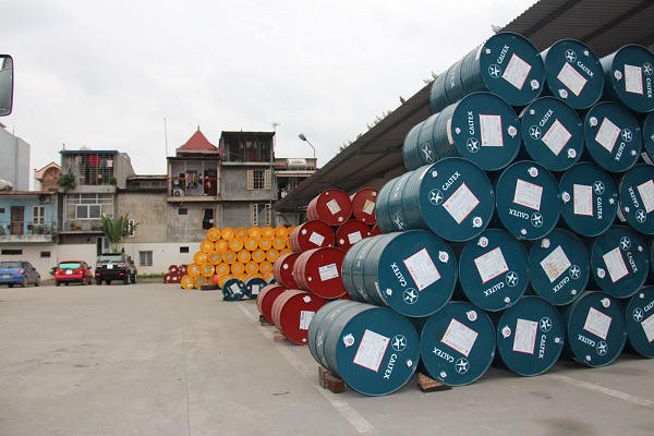 Lubriciant and oil