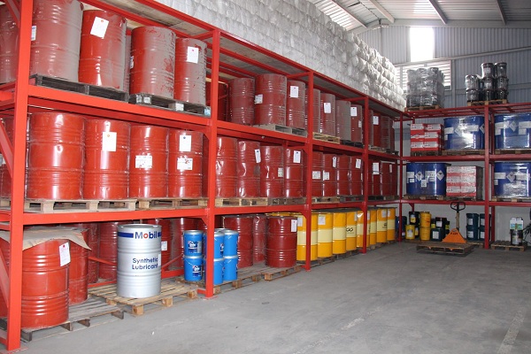 Lubriciant and oil