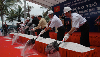 Groundbreaking and commencement ceremony organization