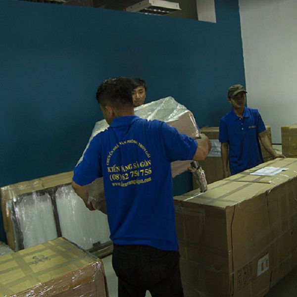 Loading and unloading service