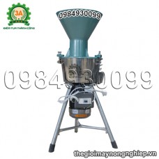 Animal feed processing machine