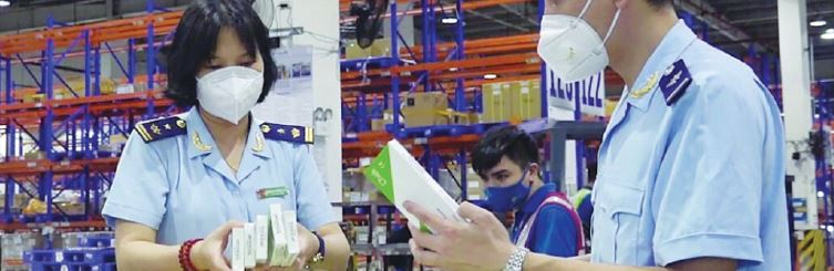 Customs service at the warehouse