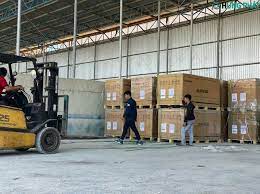 Loading and unloading service