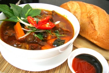 Braised beef with bread