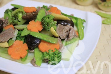 Stir-fried beef with vegetables