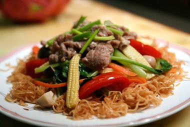 Stir-fried noodles with beef