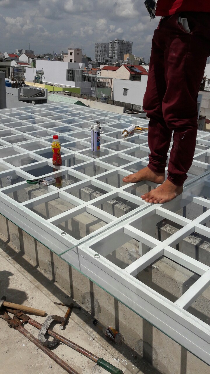 Roofing erection & dismantling service