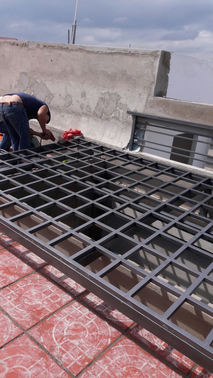 Roofing erection & dismantling service