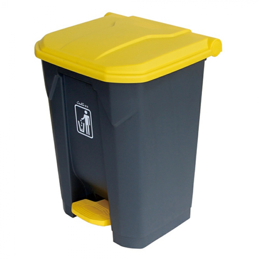 Plastic trash can