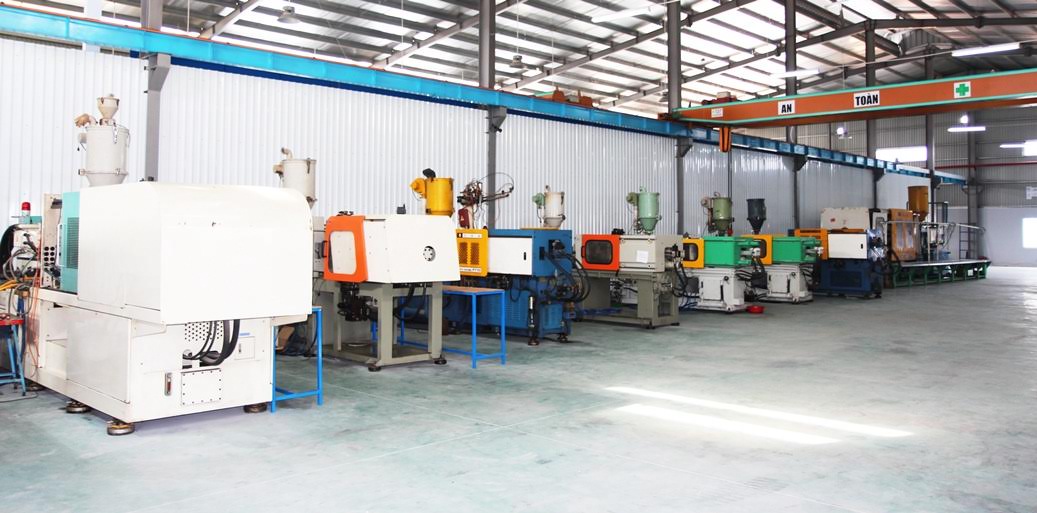Plastic injection machine
