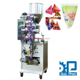 Triangle pouch packaging machine