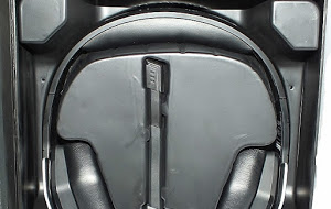 Plastic tray for headphone
