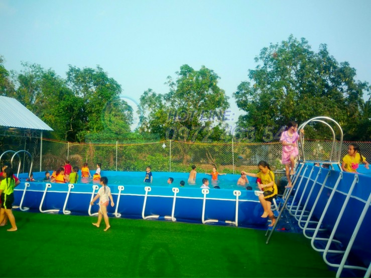 Portable swimming pool
