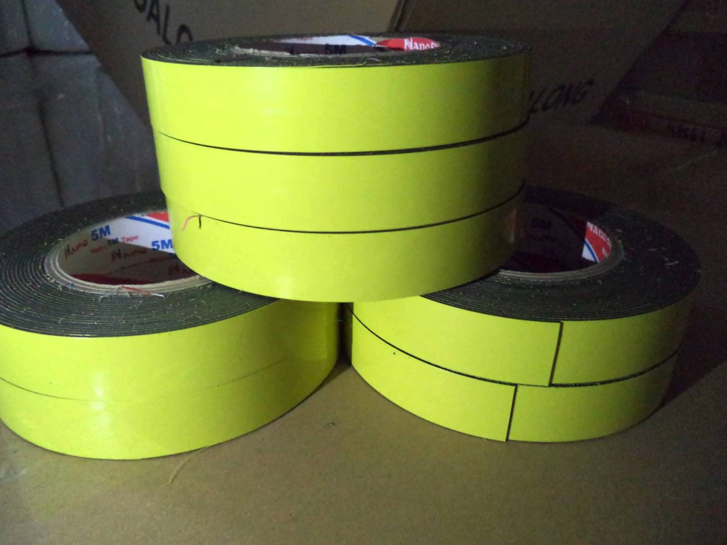 Mousse adhesive tape