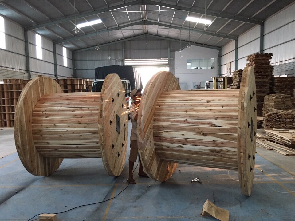 Wooden bobbin