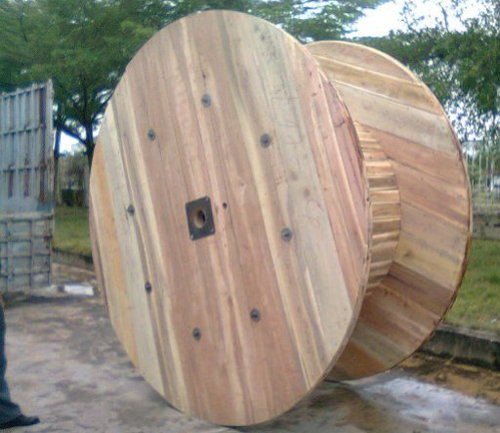 Wooden bobbin