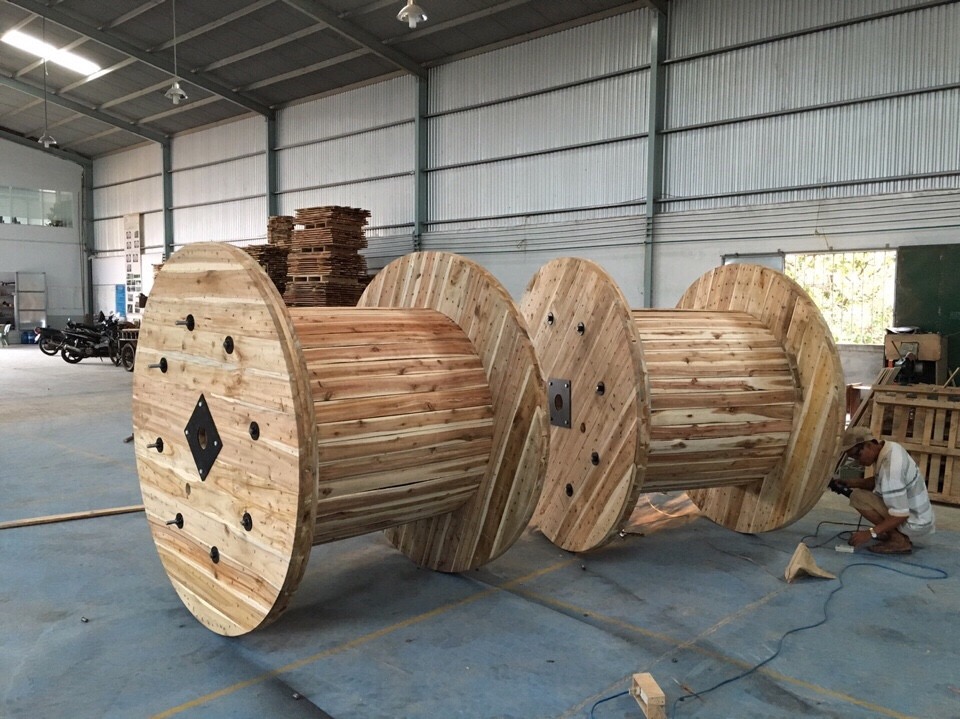 Wooden bobbin